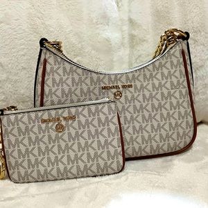 Michael Kors Jet Set Charm Small Logo
Pochette & Wallet